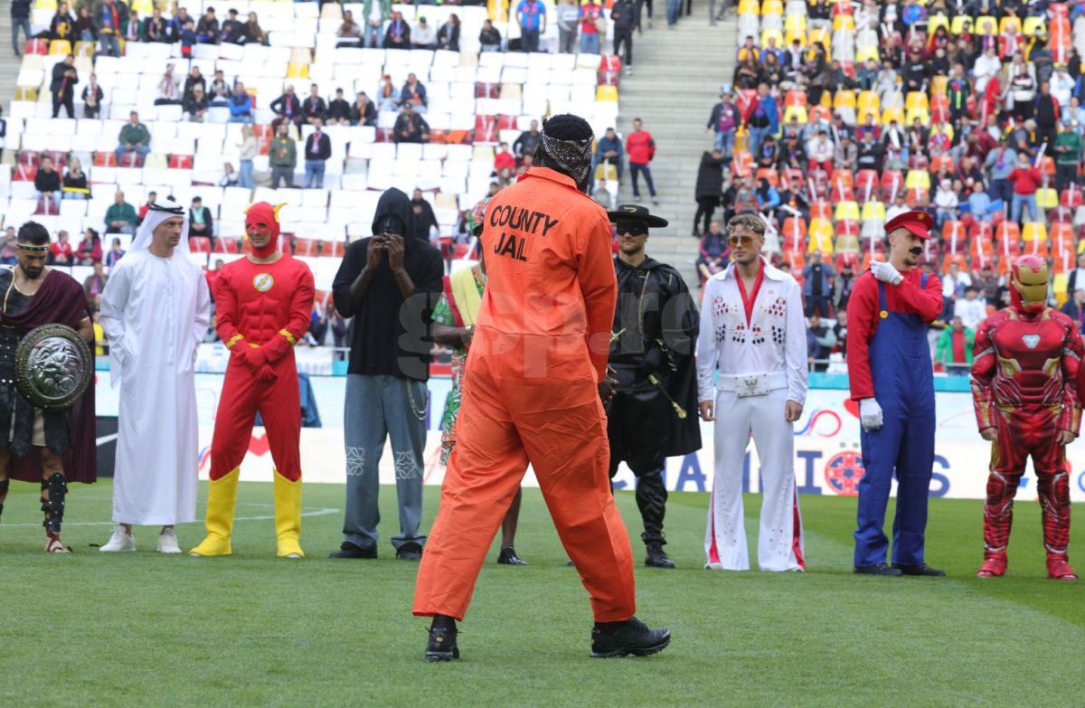 Mirel Rădoi și-a vărsat furia pe costumele de supereroi ale campionilor: „Lipsă de respect pentru toată lumea! Eu nu le voi permite!”