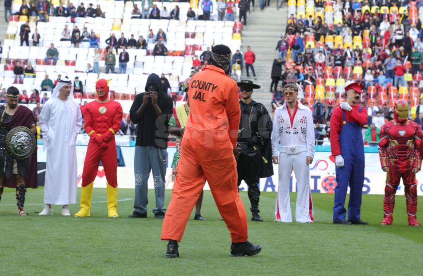 VIDEO Mirel Rădoi și-a vărsat furia pe costumele de supereroi ale campionilor: „Lipsă de respect pentru toată lumea! Eu nu le voi permite!”