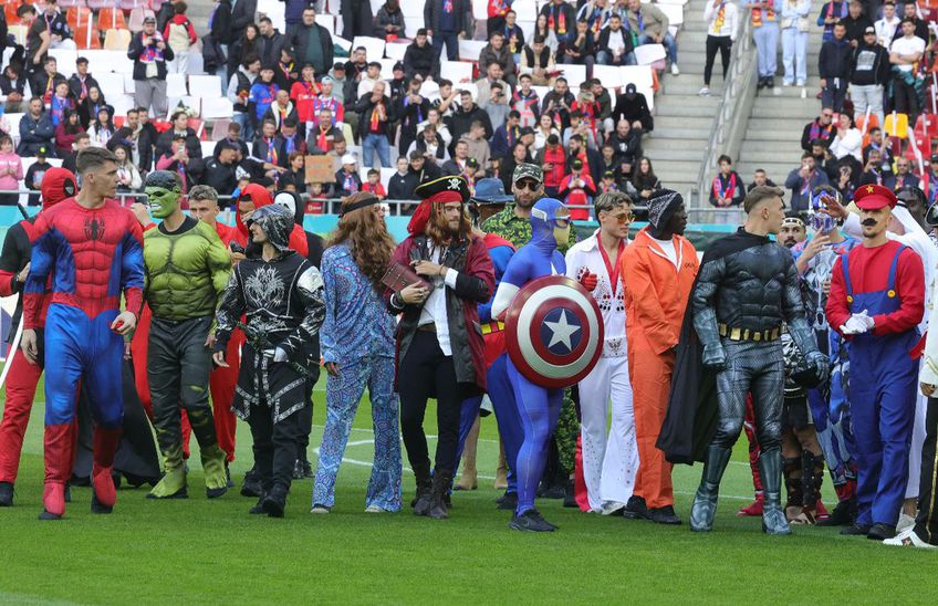 FOTO Imagini FABULOASE de la petrecerea campioanei FCSB! Fotbaliștii au venit deghizați în personaje animate: Gladiatorul Crețu, șeicul Tănase sau Super Mario Chiricheș