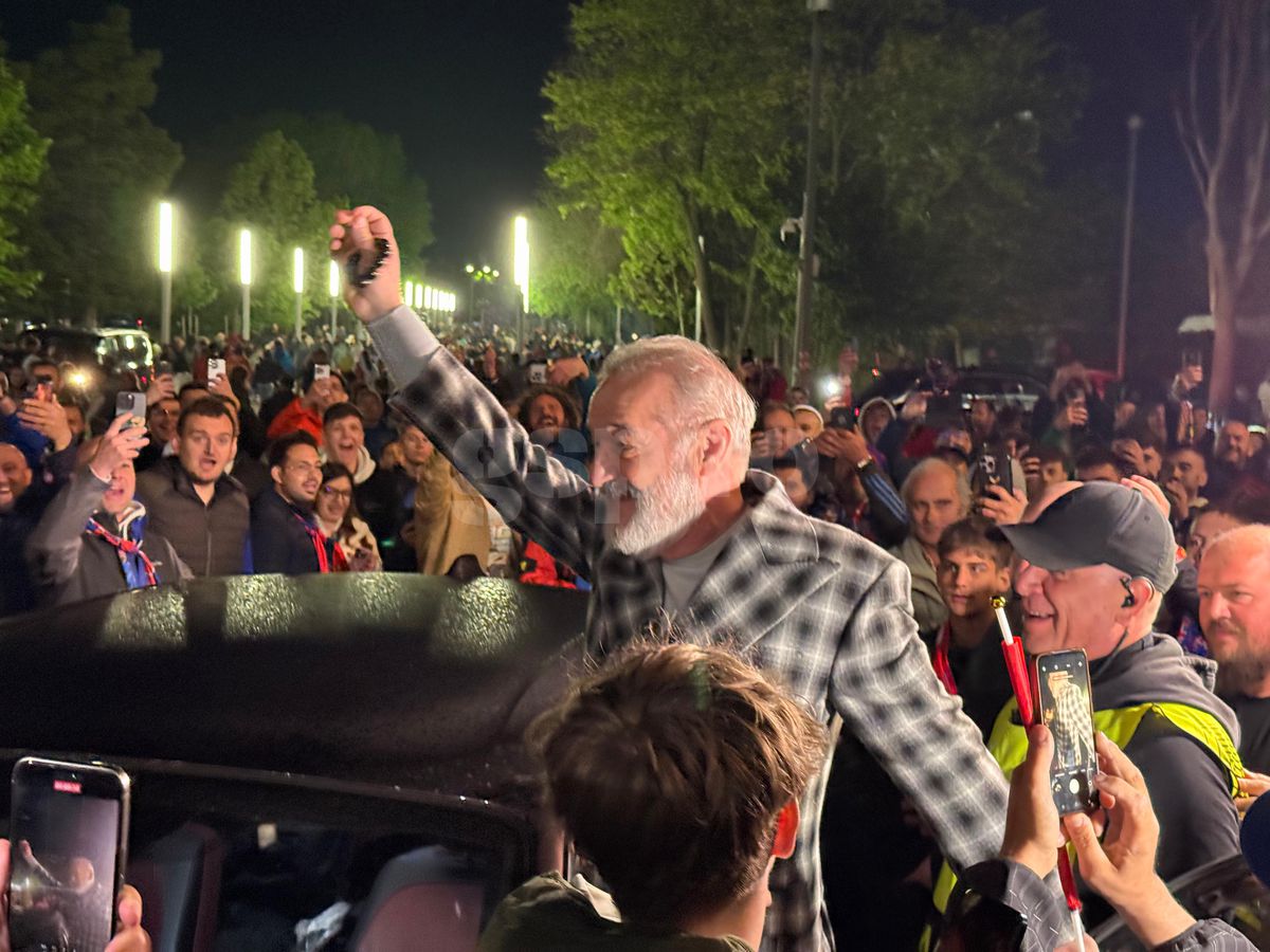 „Sus, nea Gigi!” » Imagini din alte vremuri la Arena Națională! Becali s-a urcat pe mașină