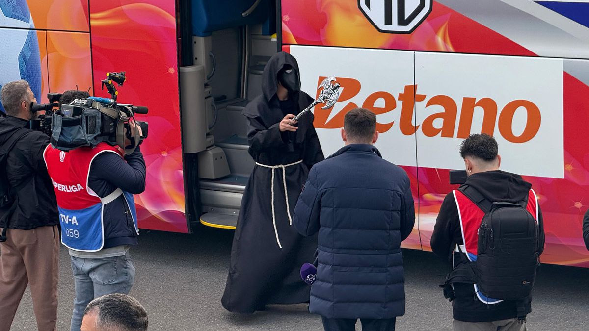 Jucătorii FCSB au venit deghizați în personaje din desenele animate