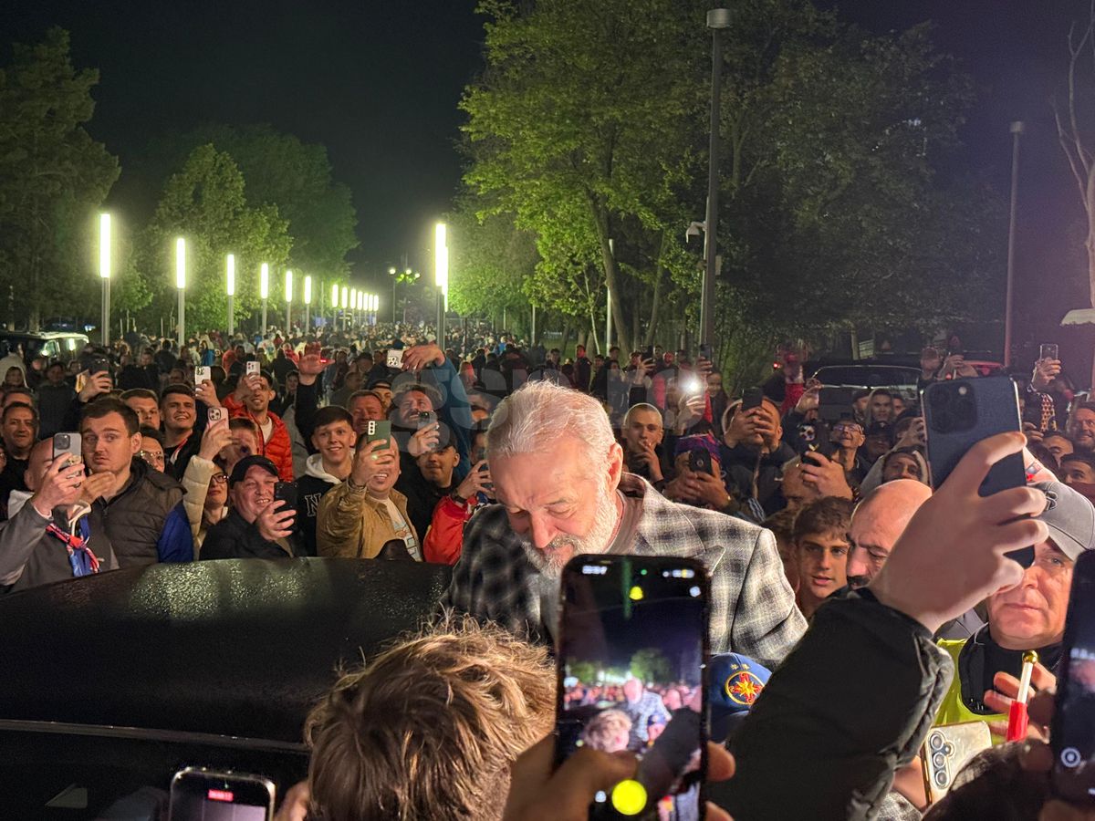 „Sus, nea Gigi!” » Imagini din alte vremuri la Arena Națională! Becali s-a urcat pe mașină