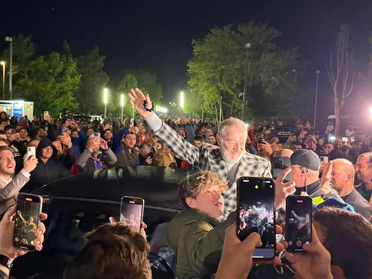 „Sus, nea Gigi!” » Imagini din alte vremuri la Arena Națională! Becali s-a urcat pe mașină