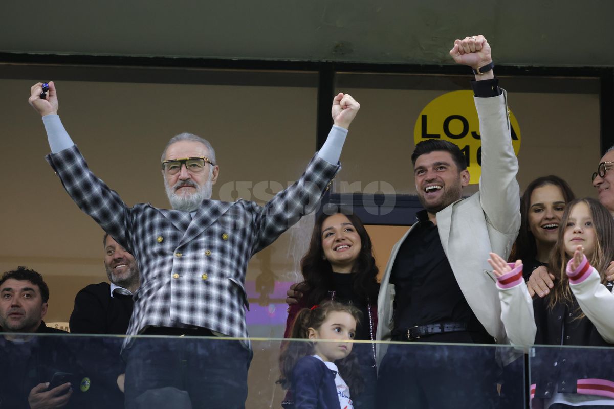 „Sus, nea Gigi!” » Imagini din alte vremuri la Arena Națională! Becali s-a urcat pe mașină
