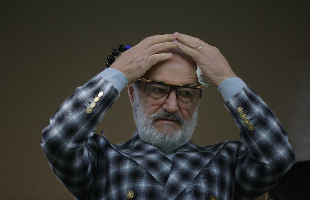 Câți lei a schimbat Gigi Becali, dacă a pierdut 1 milion de euro la cursul zilei? Chat GPT a dat răspunsul