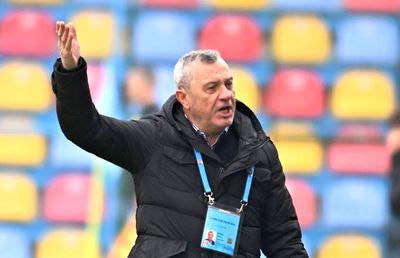 Mircea Rednic și-a anunțat plecarea de la UTA, după rușinea cu Gloria Buzău: „Am antrenat echipe cu ultrași adevărați, nu ca la Arad. Vă las să vă bateți la titlu!”