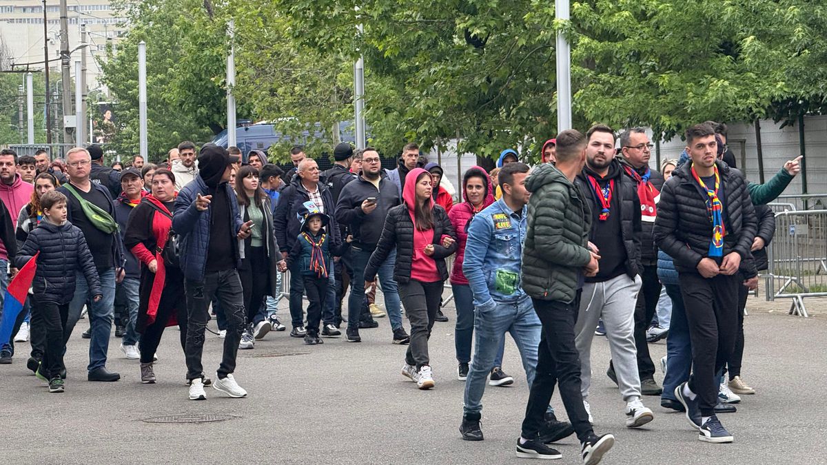 FCSB - Universitatea Craiova, fiesta roș-albastră, imagini înaintea meciului, 17 mai 2025