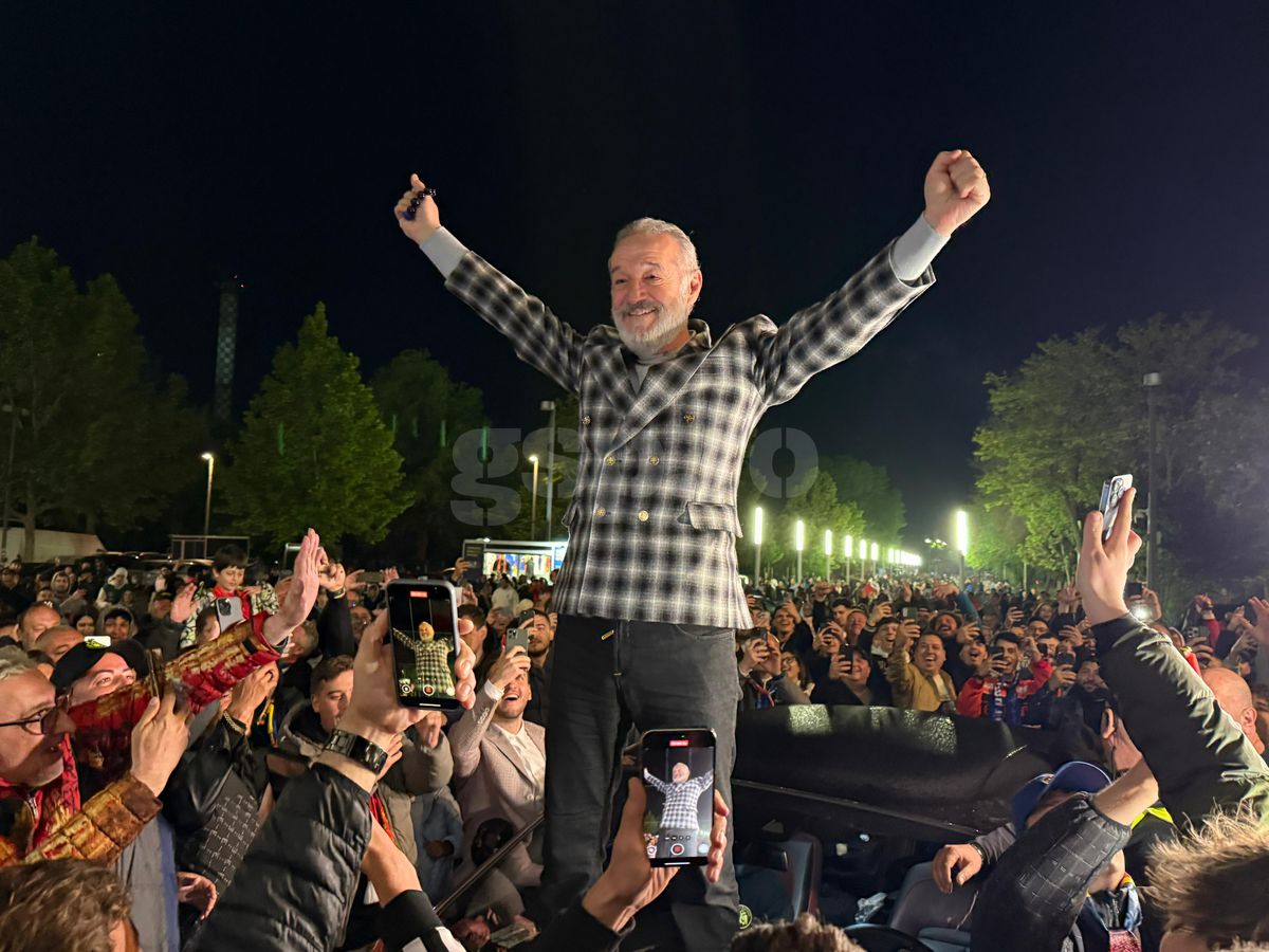 „Sus, nea Gigi!” » Imagini din alte vremuri la Arena Națională! Becali s-a urcat pe mașină