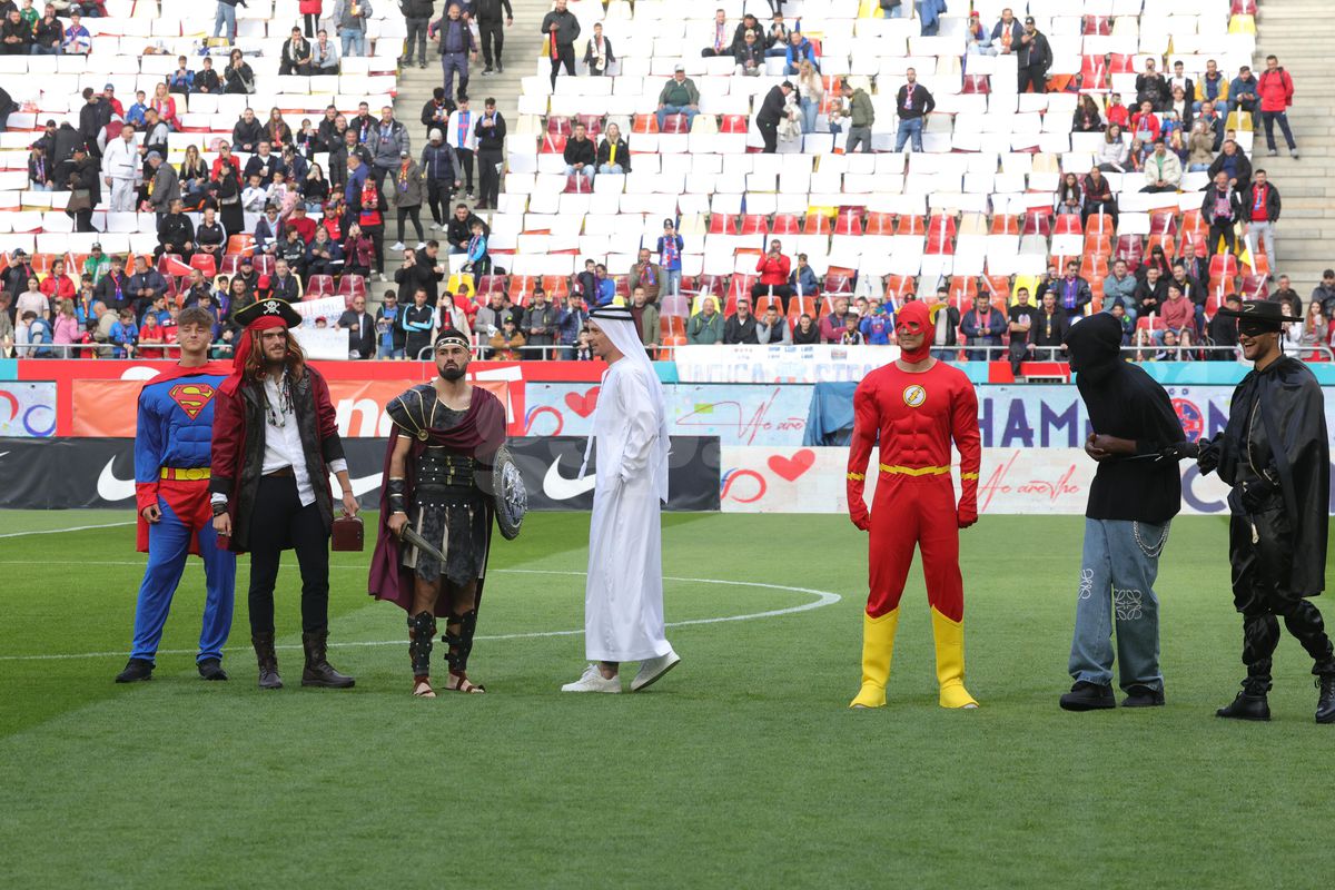 Mihai Pintilii l-a dat de gol: jucătorul de la FCSB care a avut ideea de a se deghiza în supereroi