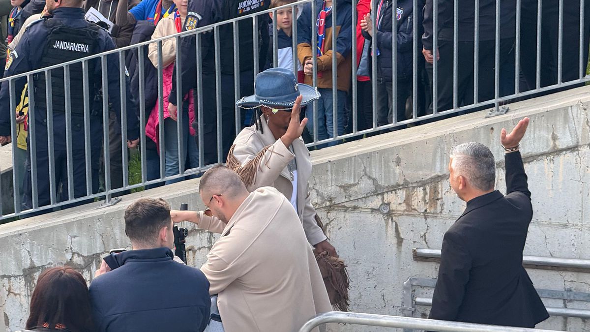 Reacție dinspre FRF, după ce roș-albaștrii s-au costumat pentru petrecerea de titlu: „Descătușare nervoasă”