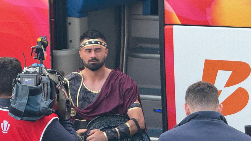 FOTO Imagini fabuloase » Jucătorii campioanei FCSB s-au deghizat pentru petrecerea de titlu