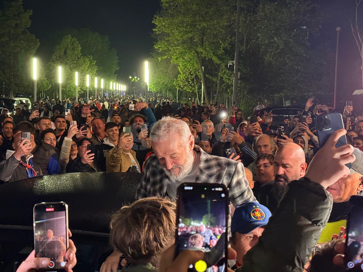 „Sus, nea Gigi!” » Imagini din alte vremuri la Arena Națională! Becali s-a urcat pe mașină