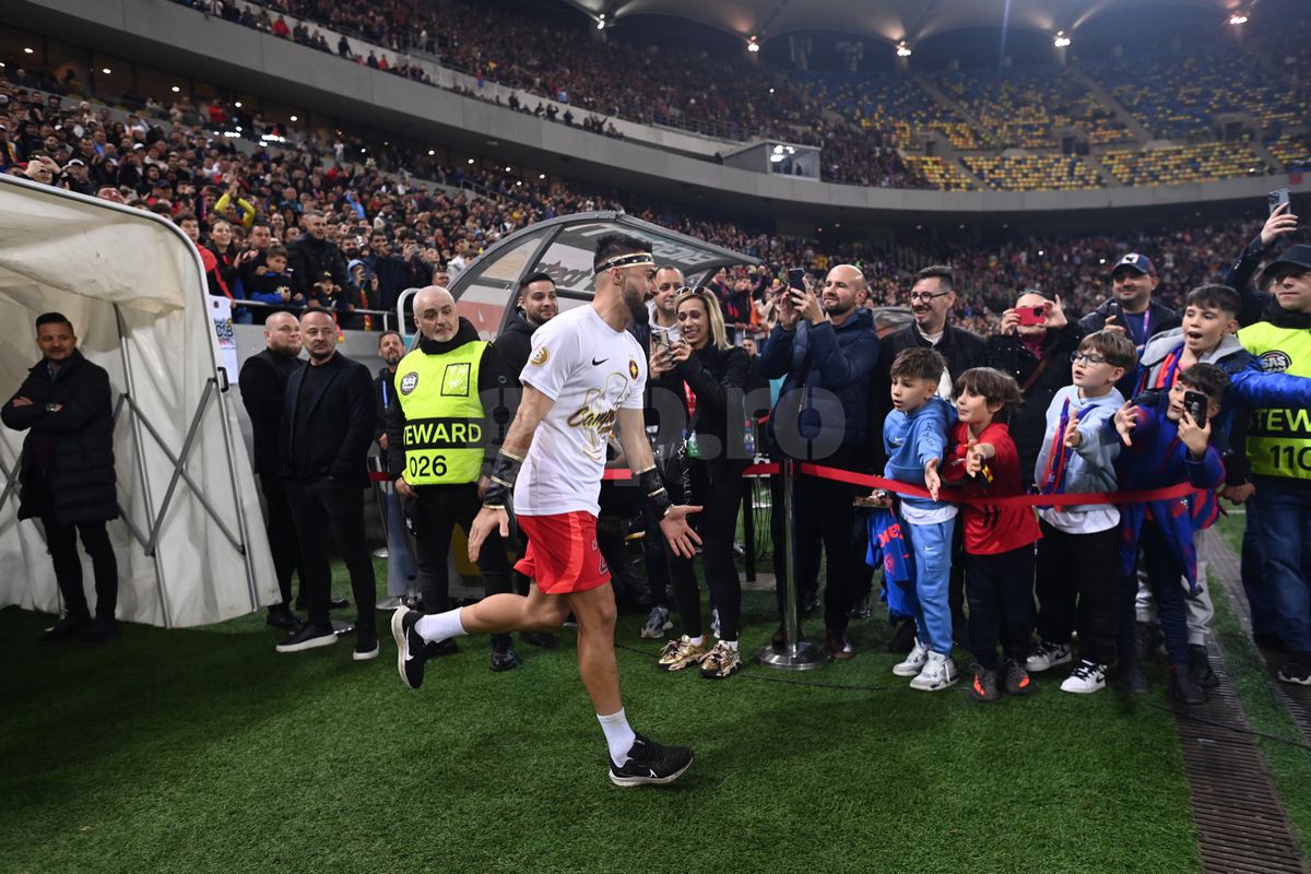 Omul-cheie de la FCSB, uluit de fotbalistul din Superliga: „Trebuie făcute teste pe el. Trebuie dus la laborator și luat sânge!”