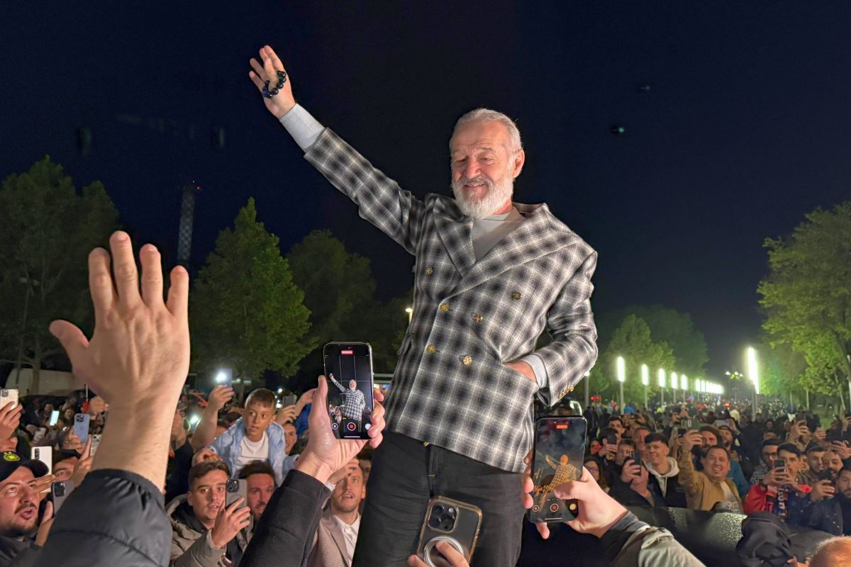 „Sus, nea Gigi!” » Imagini din alte vremuri la Arena Națională! Becali s-a urcat pe mașină