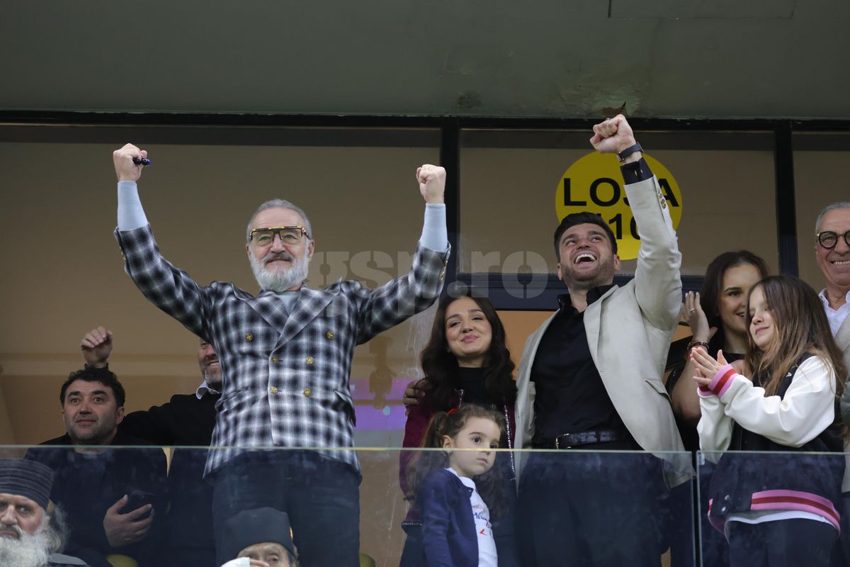 „Sus, nea Gigi!” » Imagini din alte vremuri la Arena Națională! Becali s-a urcat pe mașină