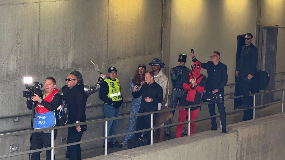 Reacție dinspre FRF, după ce roș-albaștrii s-au costumat pentru petrecerea de titlu: „Descătușare nervoasă”