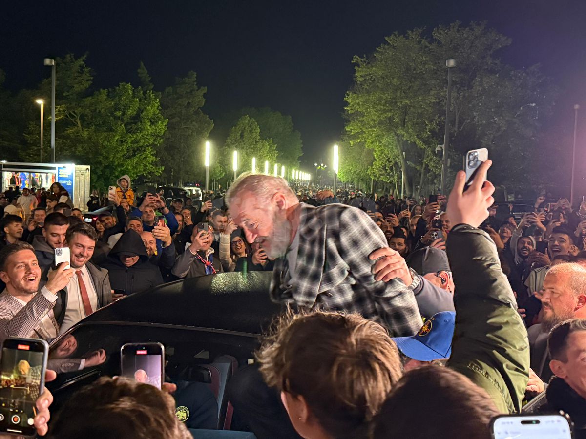 „Sus, nea Gigi!” » Imagini din alte vremuri la Arena Națională! Becali s-a urcat pe mașină