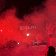 Petrecere și foc de artificii în Piața Constituției. FCSB, campioană Superligă 2024-2025. Foto: Sergiu Alexandru (GSP.RO)