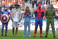 Campionii de la FCSB au venit deghizați în supereroi, iar Ilie Dumitrescu și-a ales costumația favorită: „Numărul 1 de departe!”