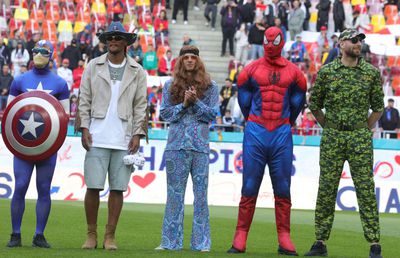 Campionii de la FCSB au venit deghizați în supereroi, iar Ilie Dumitrescu și-a ales costumația favorită: „Numărul 1 de departe!”