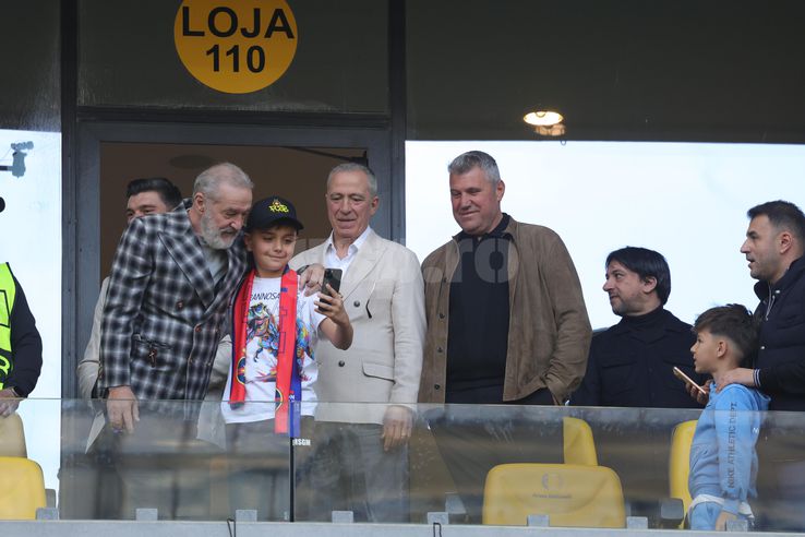 Teia Sponte, Mihai Mincu, Gigi Becali. FCSB, campioană Superligă 2024-2025. Foto: Ionuț Iordache (GSP.RO)