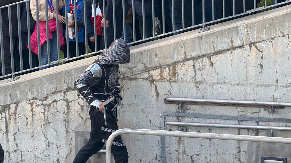 Reacție dinspre FRF, după ce roș-albaștrii s-au costumat pentru petrecerea de titlu: „Descătușare nervoasă”