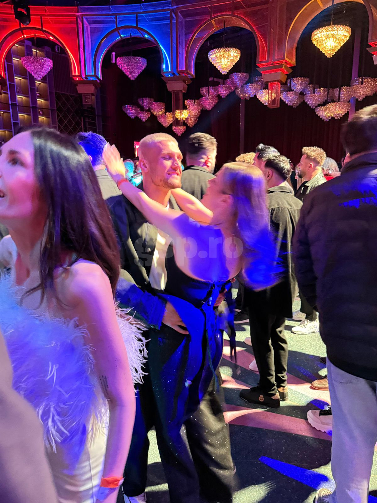 FCSB s-a mutat în club » Petrecere dezlănțuită a campionilor: imagini senzaționale cu MM, Chiricheș, Pintilii și Elias