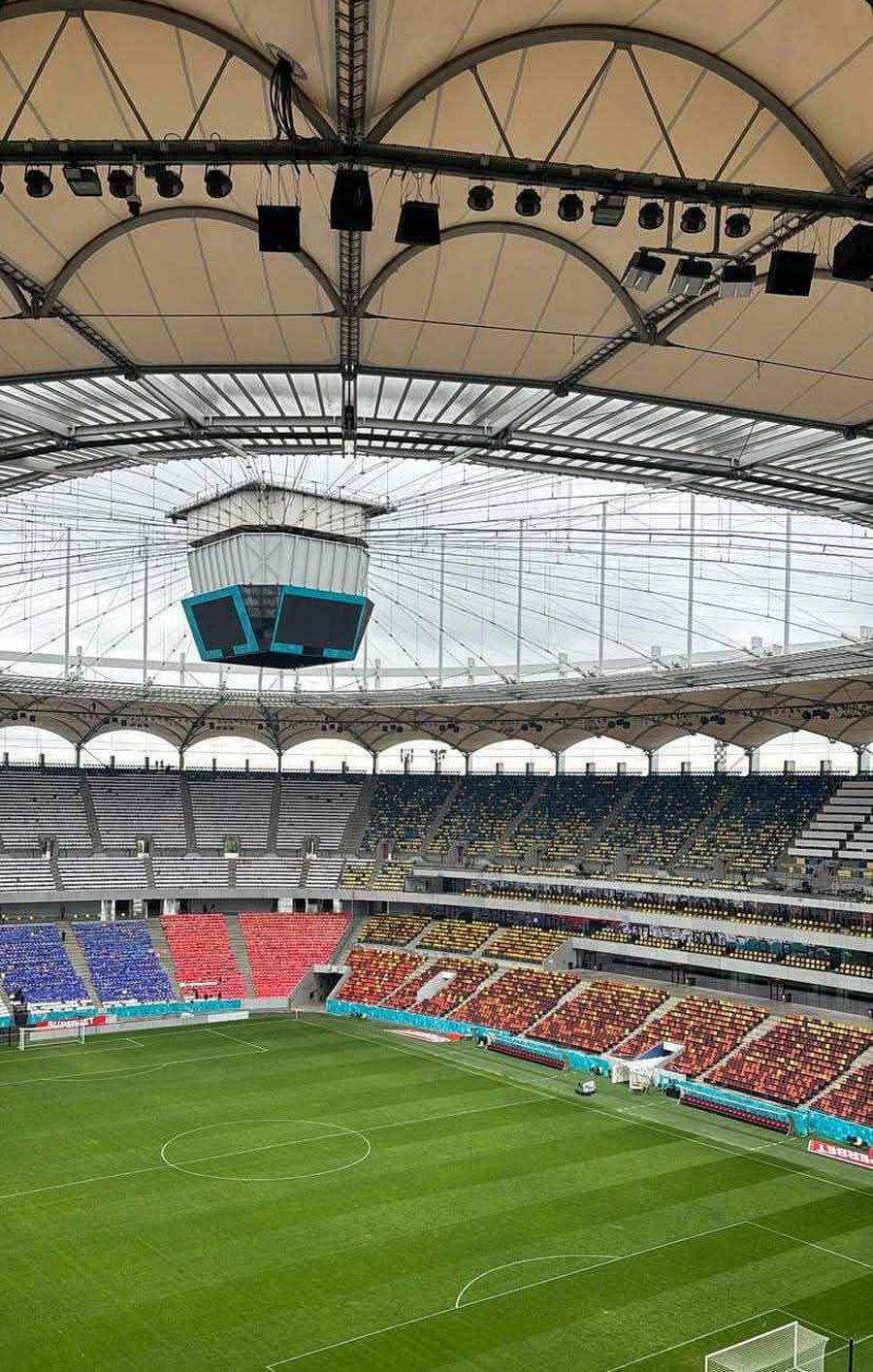 FCSB - Universitatea Craiova, fiesta roș-albastră din stadion până în Piața Constituției: toate detaliile în timp real din ziua în care campioana primește marele trofeu!
