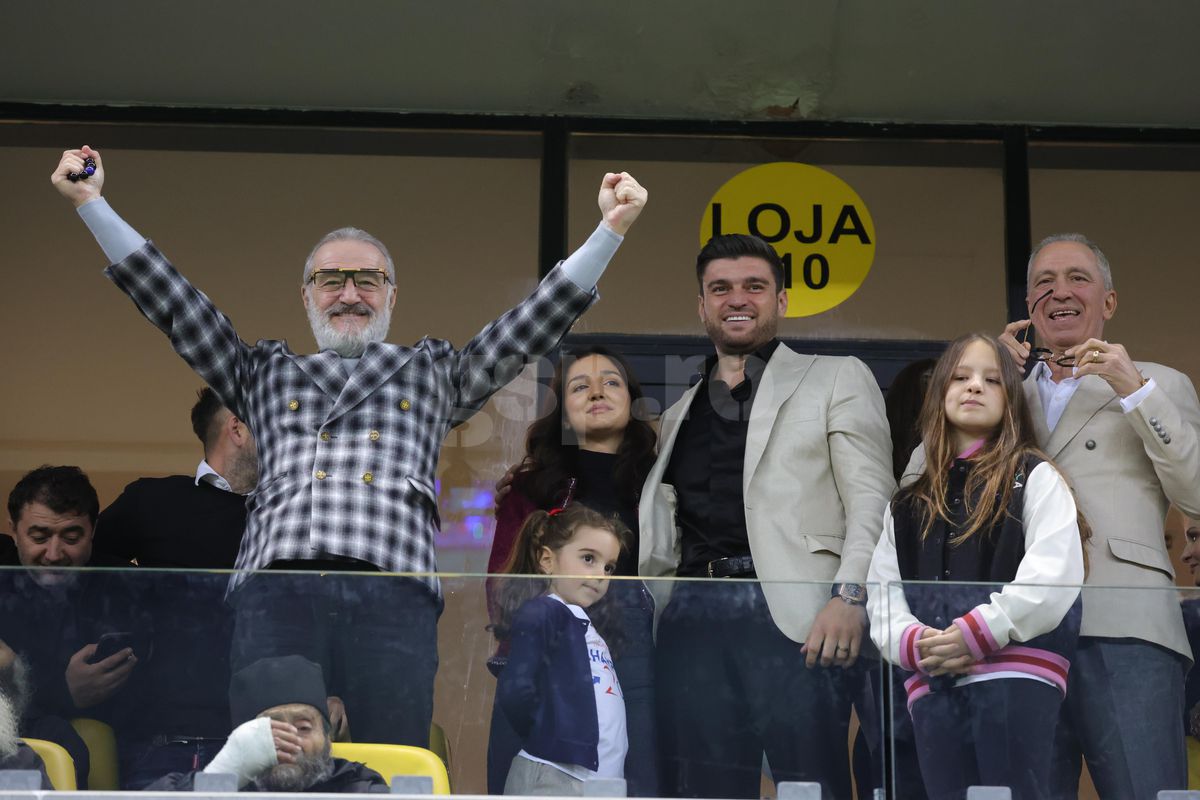 „Sus, nea Gigi!” » Imagini din alte vremuri la Arena Națională! Becali s-a urcat pe mașină