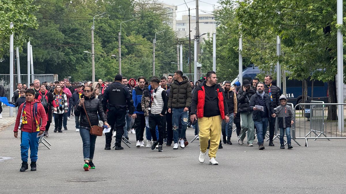 FCSB - Universitatea Craiova, fiesta roș-albastră, imagini înaintea meciului, 17 mai 2025