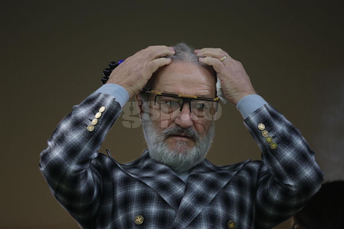 „Sus, nea Gigi!” » Imagini din alte vremuri la Arena Națională! Becali s-a urcat pe mașină