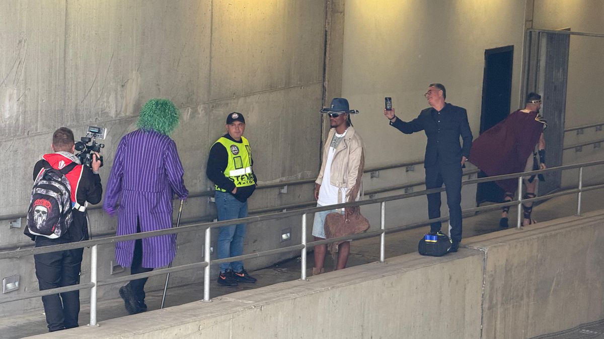 Jucătorii FCSB au venit deghizați în personaje din desenele animate