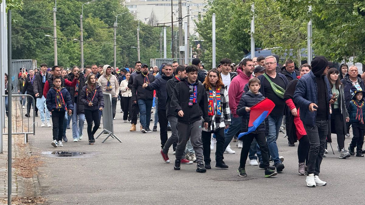 FCSB - Universitatea Craiova, fiesta roș-albastră, imagini înaintea meciului, 17 mai 2025