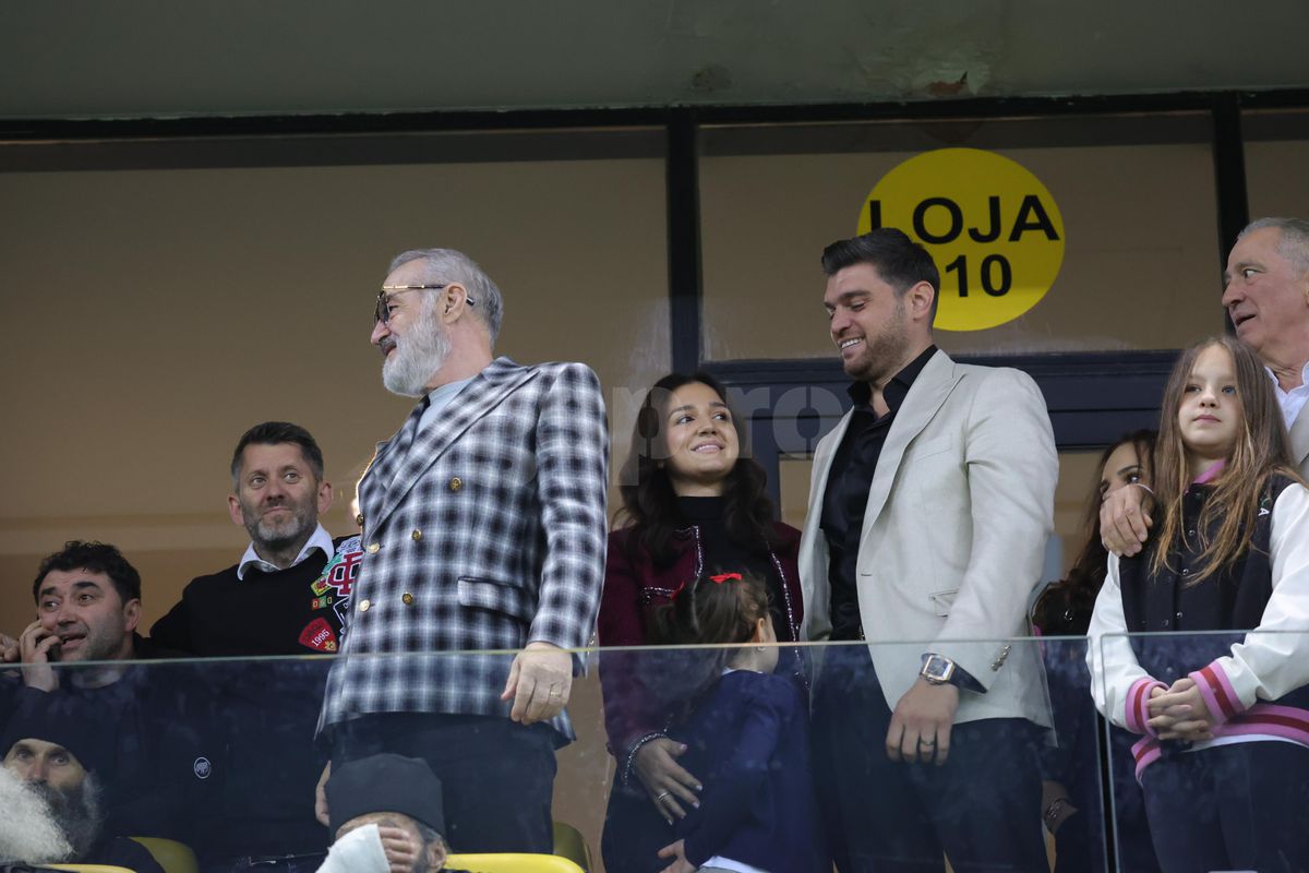 „Sus, nea Gigi!” » Imagini din alte vremuri la Arena Națională! Becali s-a urcat pe mașină