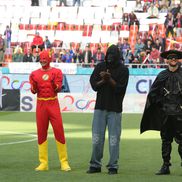 Jucătorii FCSB au venit deghizați în personaje din desenele animate, imagini de pe gazon
