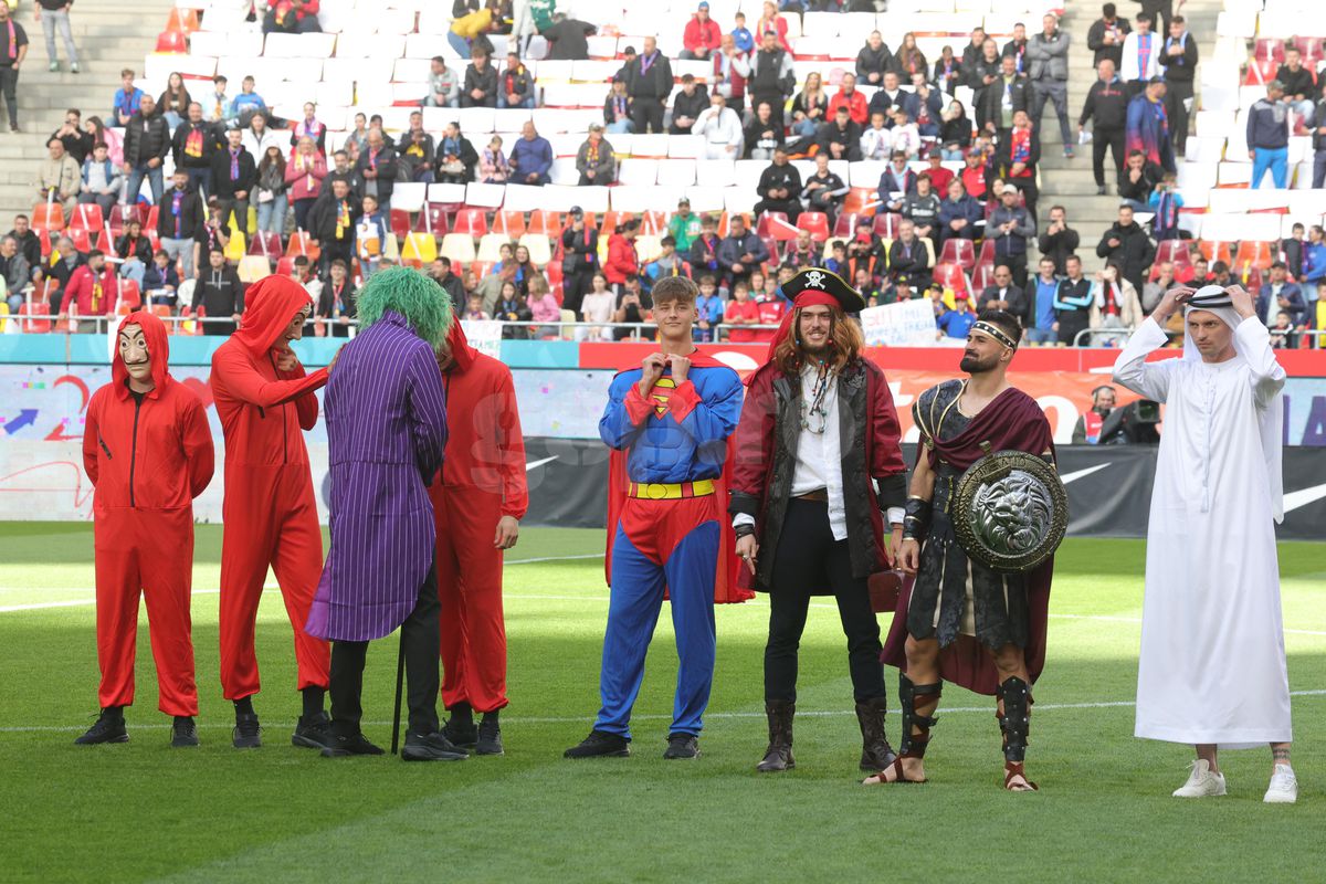 Mirel Rădoi și-a vărsat furia pe costumele de supereroi ale campionilor: „Lipsă de respect pentru toată lumea! Eu nu le voi permite!”