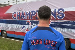 Mihai Stoica și-a făcut tricou cu „Sergi Lopez” » Detaliile inedite observate în imaginea postată înainte de FCSB - Universitatea Craiova