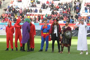 FCSB - Universitatea Craiova, fiesta roș-albastră » Fotbaliștii campioanei, deghizați în personaje din desenele animate