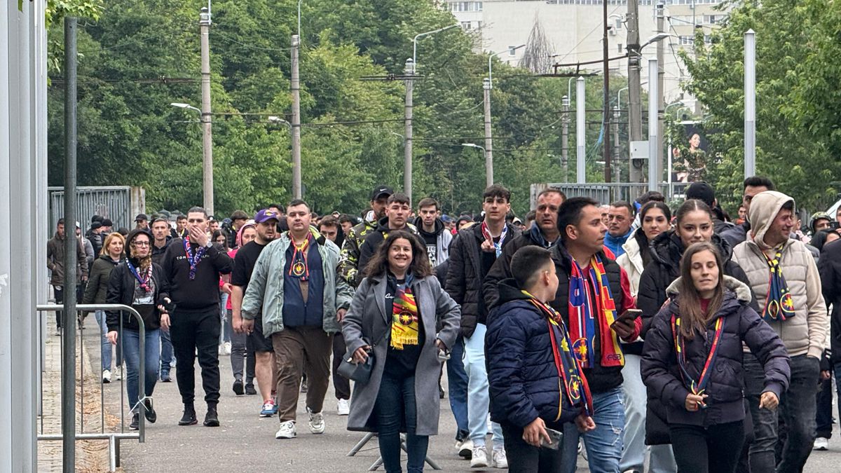 FCSB - Universitatea Craiova, fiesta roș-albastră, imagini înaintea meciului, 17 mai 2025