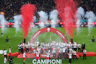 Imagini antologice » FCSB a primit trofeul de campioană