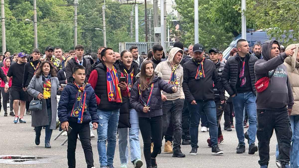 FCSB - Universitatea Craiova, fiesta roș-albastră, imagini înaintea meciului, 17 mai 2025