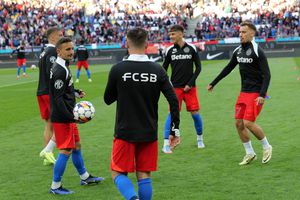 FCSB - Universitatea Craiova, fiesta roș-albastră » Gigi Becali a ajuns la stadion