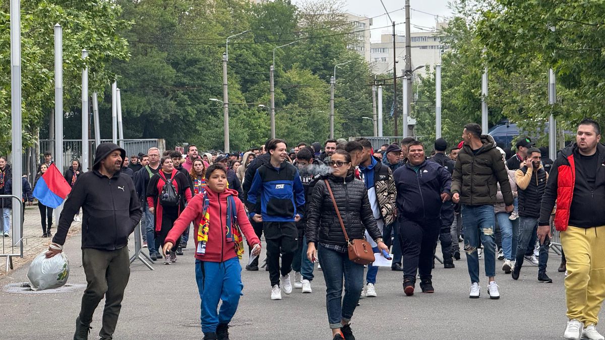 FCSB - Universitatea Craiova, fiesta roș-albastră, imagini înaintea meciului, 17 mai 2025