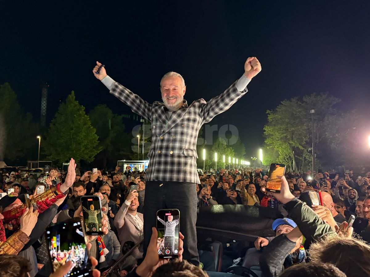 „Sus, nea Gigi!” » Imagini din alte vremuri la Arena Națională! Becali s-a urcat pe mașină