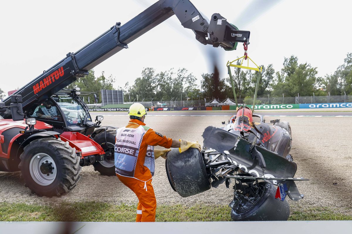 Accident horror în prima sesiune de calificări de la Imola »  S-a răsucit cu mașina la 240 km/h