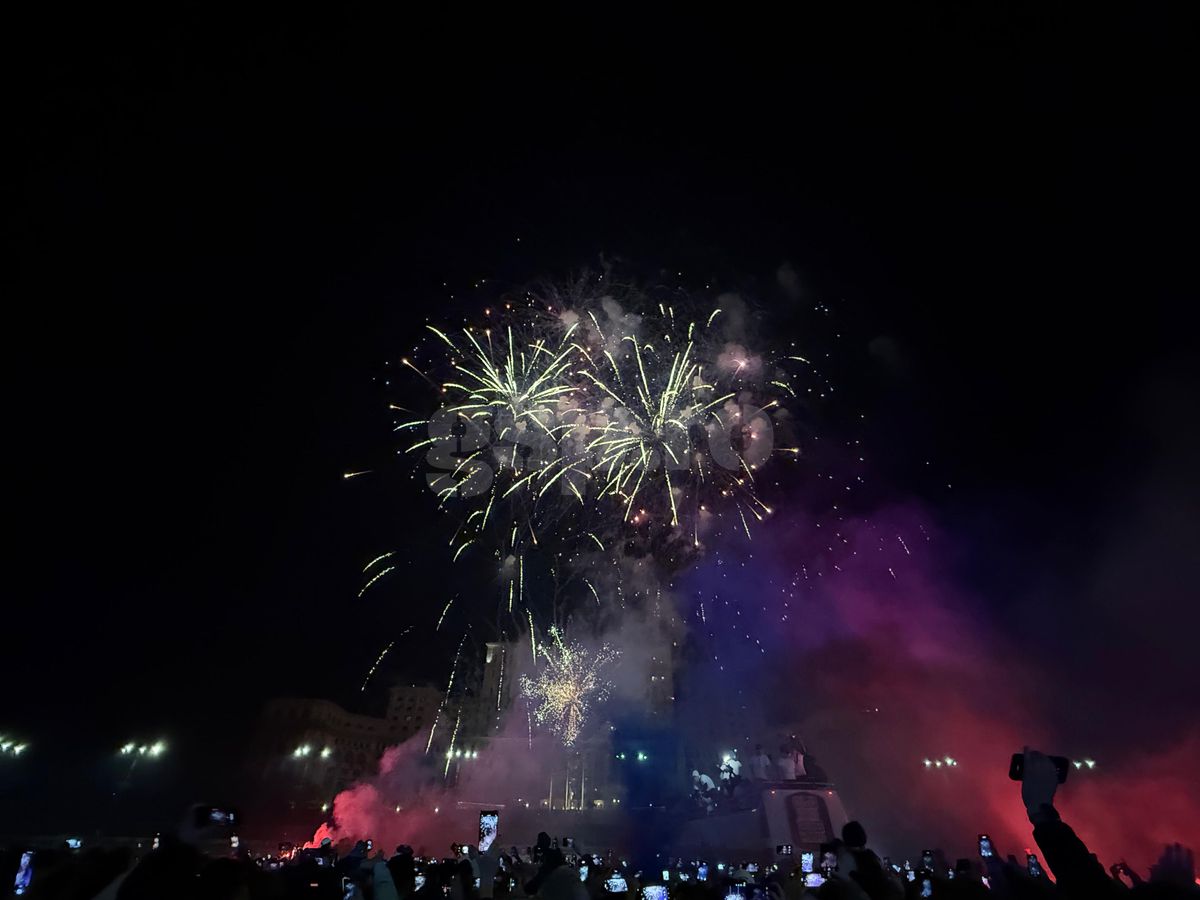 FCSB, torțe și artificii în Piața Constituției