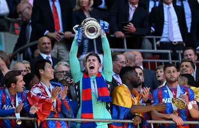 Dean Henderson i-a dedicat tatălui său victoria împotriva lui City din finala Cupei: „Acest trofeu este pentru el”