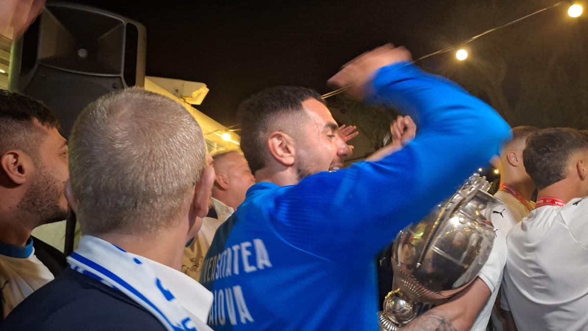 La 8 dimineața, Alexandru Crețu încă petrecea: „Voi dormiți? Nu ar trebui la ora asta!”