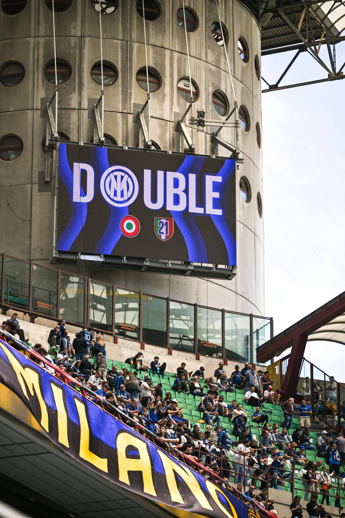 Cristi Chivu, după ce a ridicat trofeul de campion: „Jucătorii m-au împins acolo, eu nu voiam! Nu am nevoie de laude”