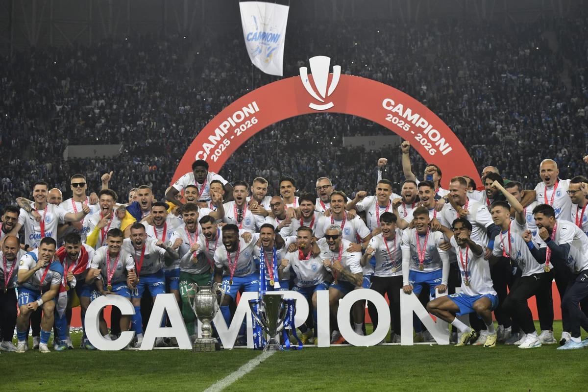 Universitatea Craiova, imagini cu trofeul